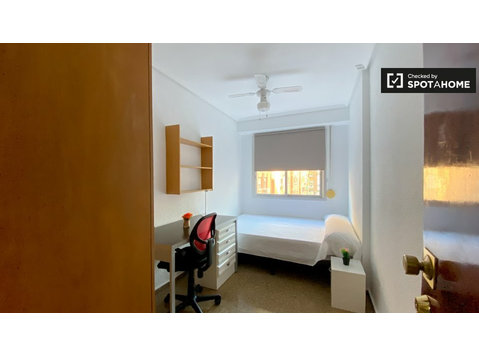 Doppelzimmer zu vermieten, 6-Zimmer-Wohnung, Algirós,… - Zu Vermieten