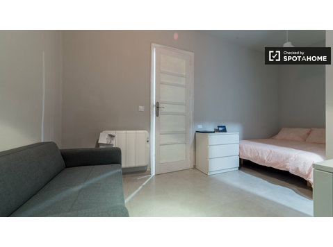 Chambre avec salle de bains privative dans un appartement… - À louer