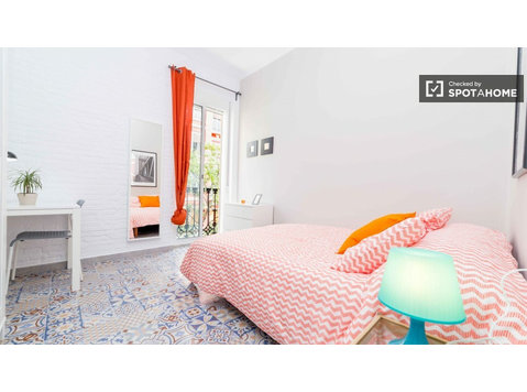 Außenzimmer in 5-Zimmer-Wohnung in Eixample, Valencia - Zu Vermieten