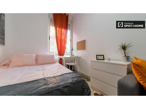 Exterior room in 5-bedroom apartment in El Pla del Real - 空室あり
