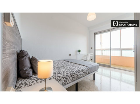Umeblowany pokój 5-pokojowy apartament Camins al Grau,… - Do wynajęcia