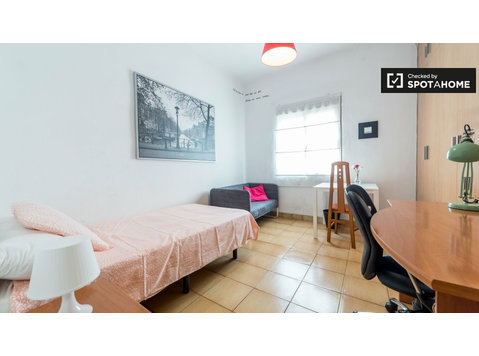 Mobilyalı oda, 6 yataklı oda, Camins al Grau, Valensiya - Kiralık