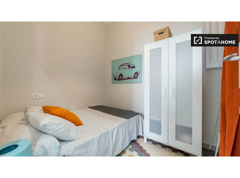 Möbliertes Zimmer in 6-Zimmer-Wohnung, L'Eixample, Valencia - Zu Vermieten