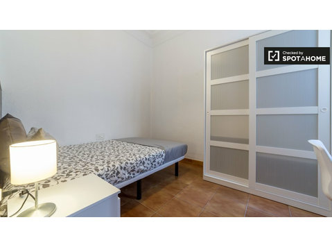 Furnished room in apartment, Ciutat Vella, Valencia - За издавање