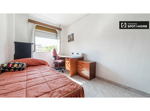 Möbliertes Zimmer in der Nähe des Strandes in Camins al… - Zu Vermieten