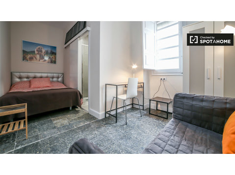 Great room in 5-bedroom apartment in Eixample, Valencia - Za iznajmljivanje