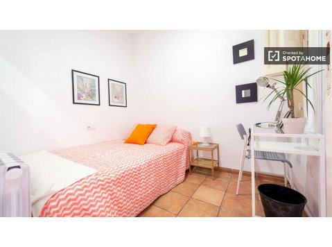 Obudowa we wspólnym mieszkaniu w Eixample w Walencji - Do wynajęcia
