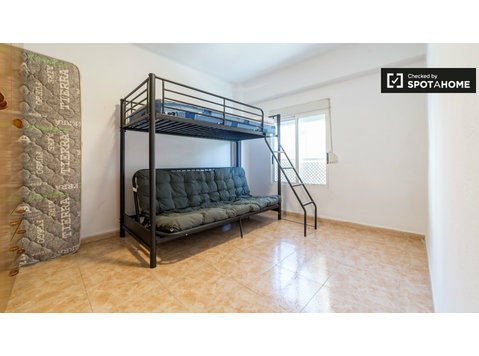 Valencia'daki Camins al Grau'daki 3 odalı daire büyük odası - Kiralık