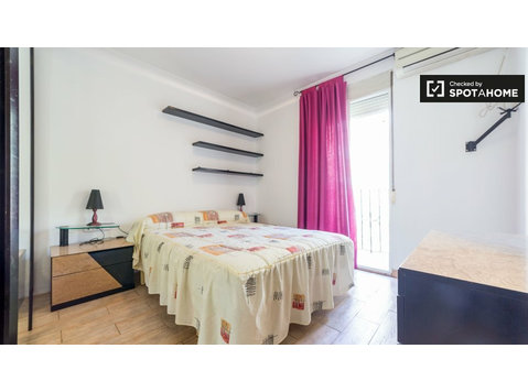 Huge room in 4-bedroom apartment in L’Olivereta, Valencia - الإيجار
