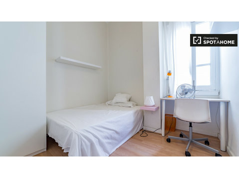 Valencia, Extramurs'ta 5 yatak odalı dairede ideal oda - Kiralık