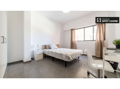 Habitación ideal en piso compartido en El Pla del Real,… - Alquiler