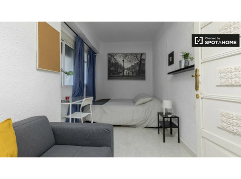 Benimaclet 5 yatak odalı daire Kiralık güzel oda - Kiralık