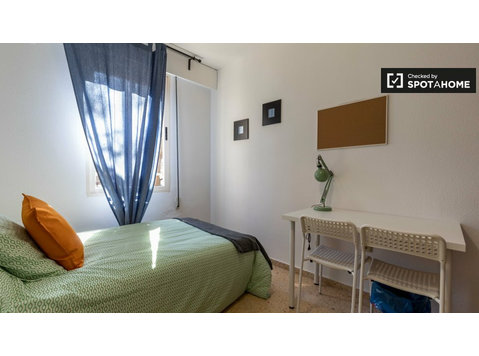 Lovely room for rent in Ciutat Vella, Valencia - Izīrē