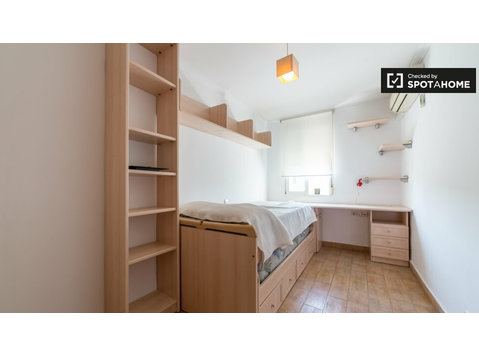 Habitación luminosa en apartamento de 4 dormitorios,… - Alquiler