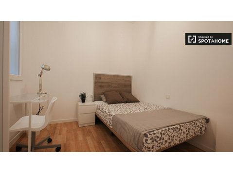 Luminous room in Camins al Grau, Valencia - For Rent