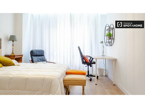 Ciutat Vella 5 yatak odalı daire Kiralık modern oda - Kiralık