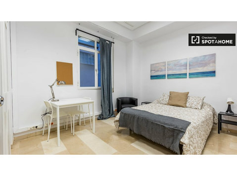 Moderna habitación en el apartamento de 7 dormitorios… - Alquiler
