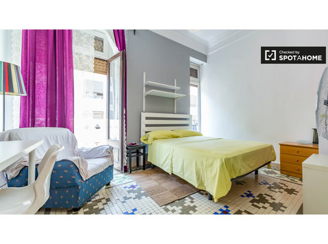 Relaxing room in 3-bedroom apartment in Eixample, Valencia - K pronájmu