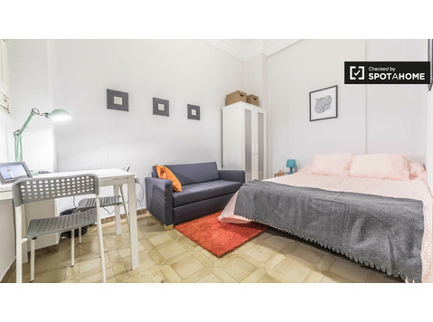 Camera rilassante in appartamento condiviso a Eixample,… - In Affitto