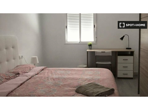 Kiralyk oda, 5 yatak odalı daire, Benimaclet, Valencia - Kiralık