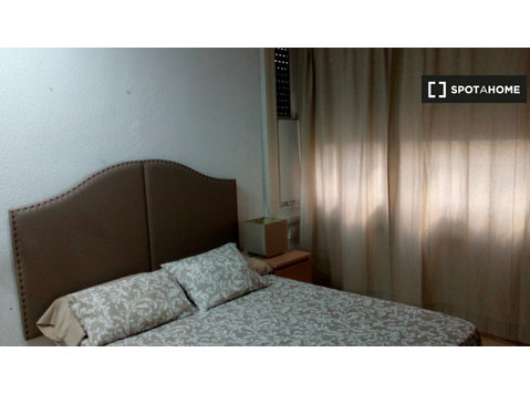 Kiralık oda, 6 yatak odalı daire, Ciutat Vella, Valencia - Kiralık