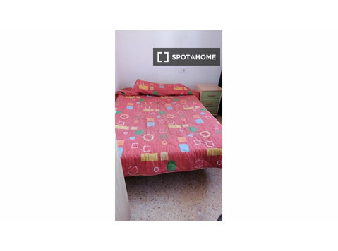 Zimmer zu vermieten in einer 2-Zimmer-Wohnung in Paterna,… - Zu Vermieten