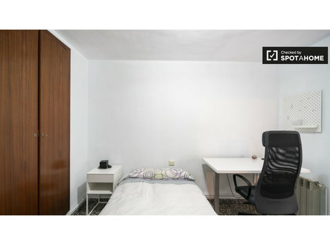 Room for rent in 2-bedroom apartment in Patraix, Valencia - Til leje