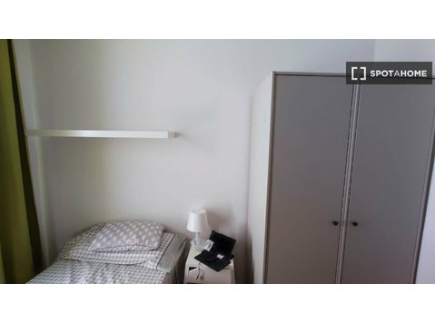 Quarto para alugar em apartamento de 2 quartos em Valência - Aluguel