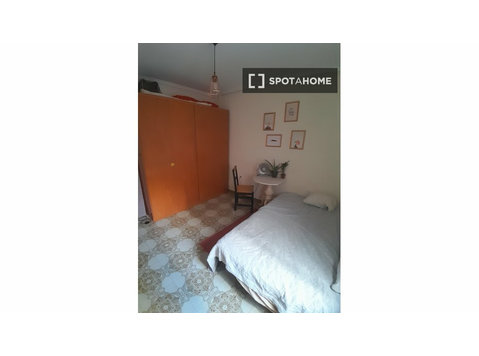 Room for rent in 2-bedroom apartment in Valencia, Valencia - Za iznajmljivanje
