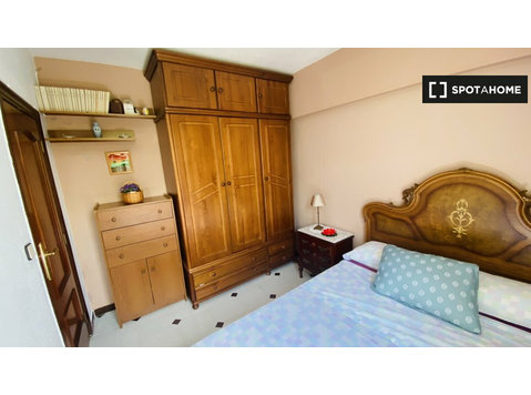 Room for rent in 3-bedroom apartment in Beteró, Valencia - K pronájmu