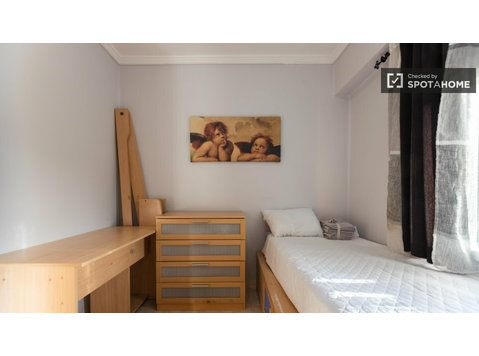 Zimmer zu vermieten in 3-Zimmer-Wohnung in Burjassot,… - Zu Vermieten