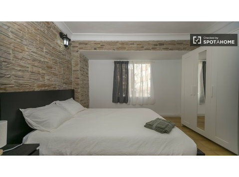 Quarto para alugar em apartamento de 3 quartos em Valência - Aluguel