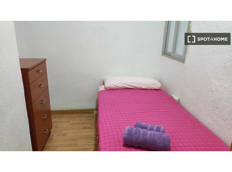 Zimmer zu vermieten in 3-Zimmer-Wohnung in Valencia,… - Zu Vermieten
