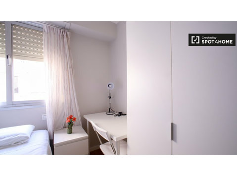 Zimmer zu vermieten in 4-Zimmer-Wohnung in Algirós, Valencia - Zu Vermieten