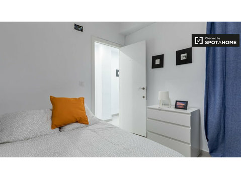 Quarto para alugar em apartamento de 4 quartos em El… - Aluguel