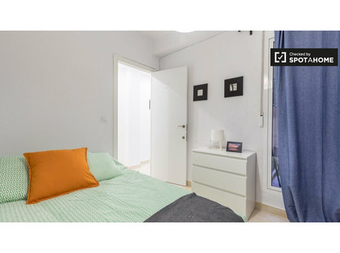 Quarto para alugar em apartamento de 4 quartos em El… - Aluguel