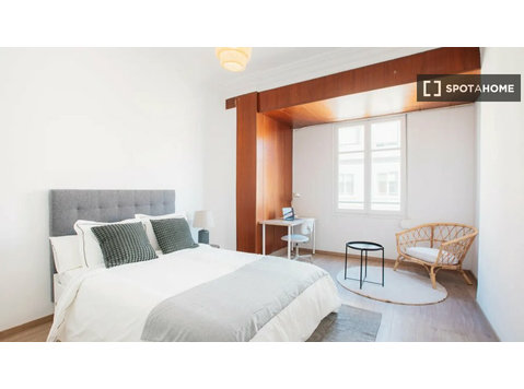 Zimmer zu vermieten in 4-Zimmer-Wohnung in Extramurs,… - Zu Vermieten