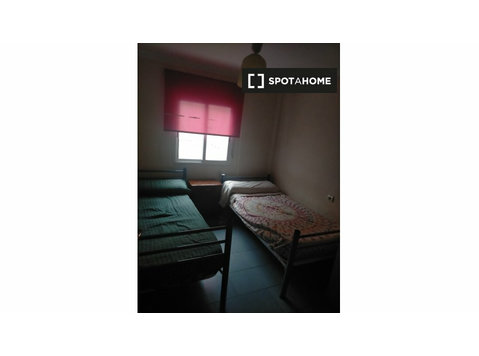Zimmer zu vermieten in 4-Zimmer-Wohnung in Paterna, Valencia - Zu Vermieten
