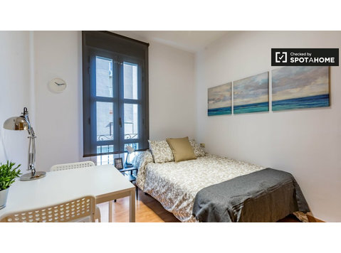 Zimmer zu vermieten in 4-Zimmer-Wohnung in Rascanya,… - Zu Vermieten