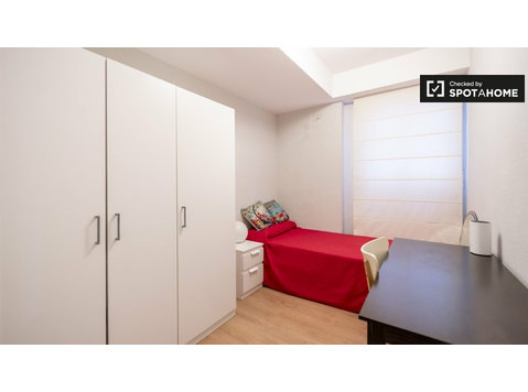 Quarto para alugar em apartamento de 4 quartos em Valência - Aluguel