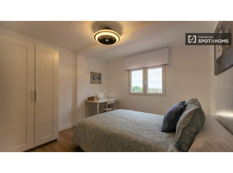Aluga-se quarto em apartamento de 4 quartos em Valência,… - Aluguel