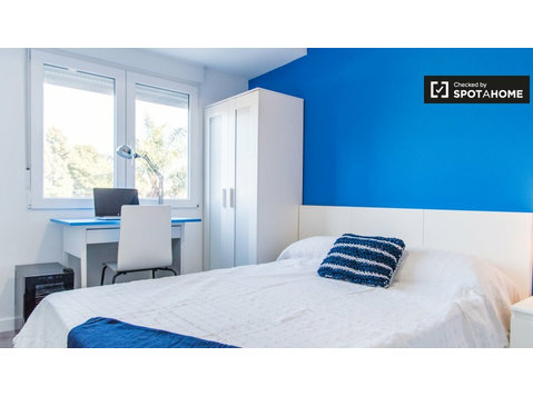 Zimmer zu vermieten in 5-Zimmer-Wohnung in Burjassot,… - Zu Vermieten