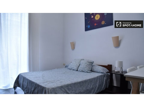 Room for rent in 5-bedroom apartment in Gran Vía, Valencia - 出租
