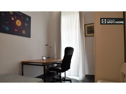 Room for rent in 5-bedroom apartment in Gran Vía, Valencia - 空室あり