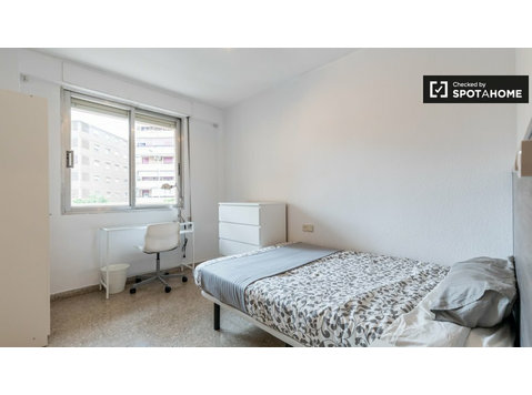 Quarto para alugar em apartamento de 5 quartos em La Saïdia - Aluguel