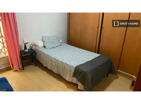 Room for rent in 5-bedroom apartment in Rascanya, Valencia - De inchiriat