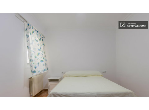 Zimmer zu vermieten in 5-Zimmer-Wohnung in Torrefiel,… - Zu Vermieten