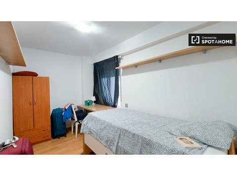 Quarto para alugar em apartamento de 5 quartos em Valência - Aluguel
