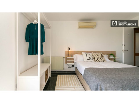 Room for rent in 6-bedroom apartment in Algirós, Valencia - Vuokralle