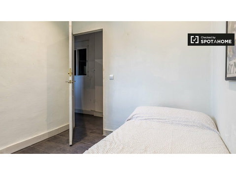 Chambre à louer dans un appartement de 6 chambres dans… - À louer